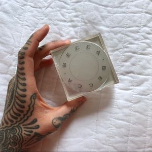 BECCA Soft Light Blurring Powder Golden Hour